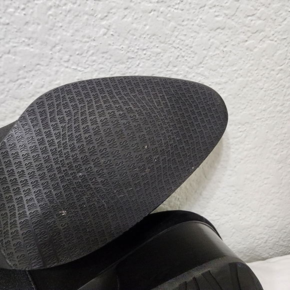 Stuart Weitzman Black Pumps Size 8.5 N - Picture 2 of 12